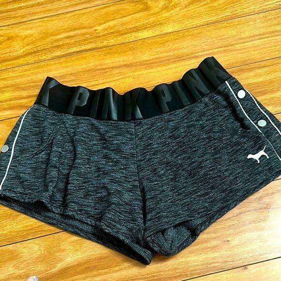 Pink shorts with buttons - Picture 1 of 2